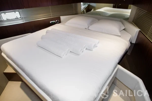 Fairline Squadron 42 - Yacht Charter Sailica