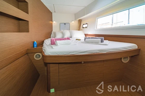 Lagoon 42 - Yacht Charter Sailica