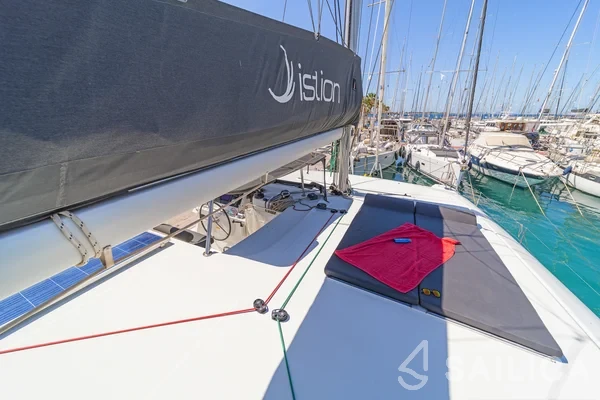 Lagoon 42 - Yacht Charter Sailica