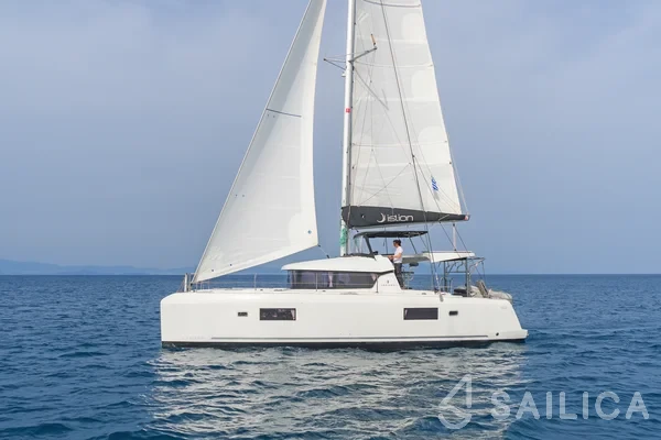 Lagoon 42 - Yacht Charter Sailica