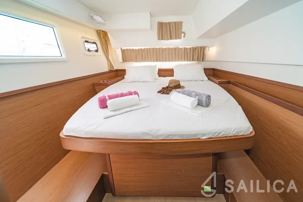 Lagoon 42 - Yacht Charter Sailica