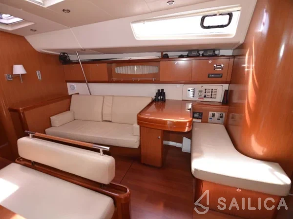 Oceanis 54 - Yacht Charter Sailica
