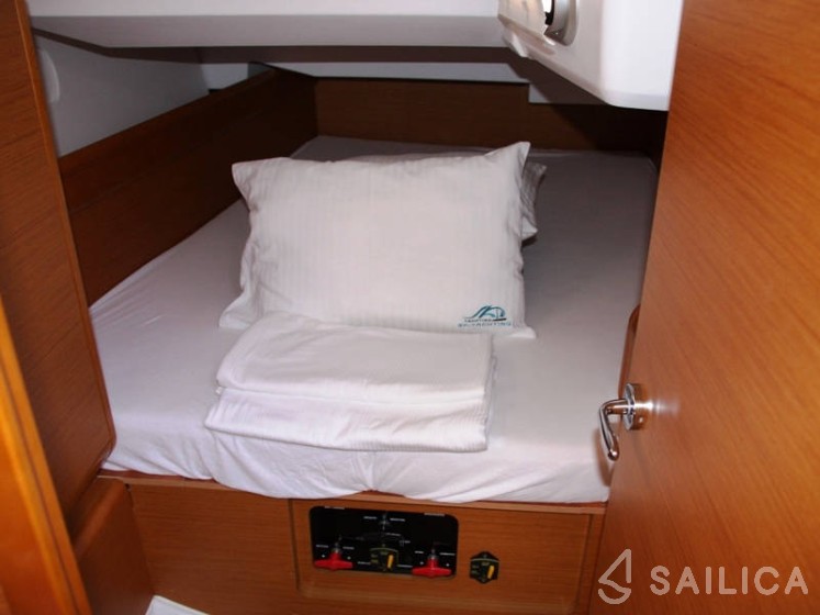 Sun Odyssey 439 - Yacht Charter Sailica
