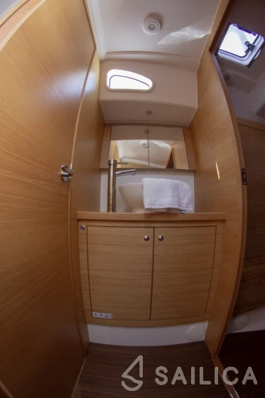 X 4-3 - Yacht Charter Sailica