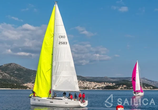 X 4-3 - Yacht Charter Sailica