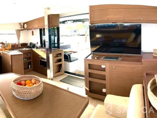 Lagoon 42 - Yacht Charter Sailica