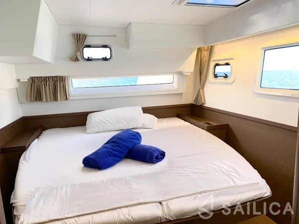 Lagoon 42 - Yacht Charter Sailica