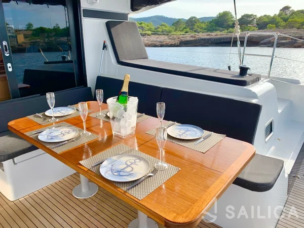 Lagoon 42 - Yacht Charter Sailica
