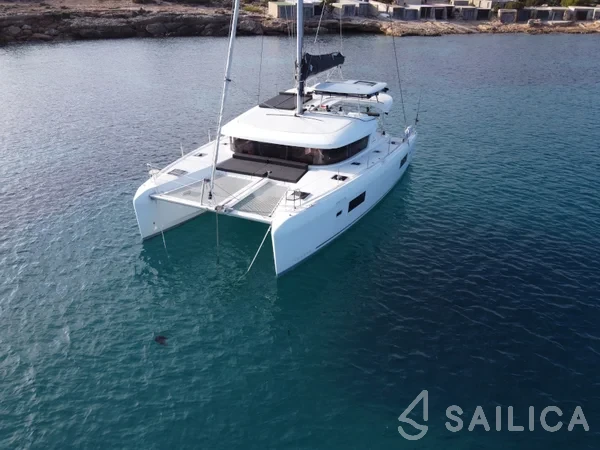 Lagoon 42 - Yacht Charter Sailica