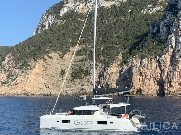 Lagoon 42 - Yacht Charter Sailica