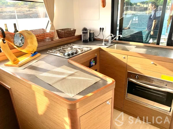 Lagoon 42 - Yacht Charter Sailica
