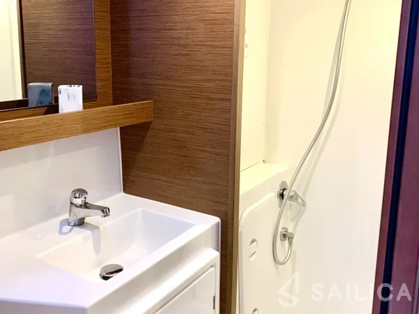 Lagoon 42 - Yacht Charter Sailica
