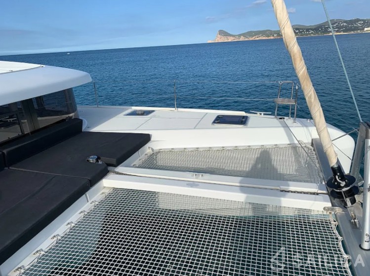 Lagoon 42 - Yacht Charter Sailica