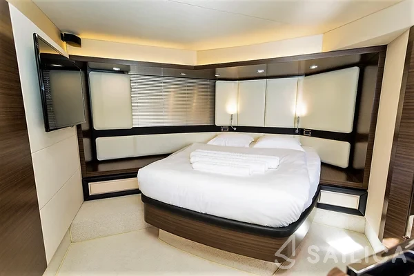 Azimut 55 - Yacht Charter Sailica