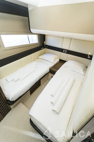 Azimut 55 - Yacht Charter Sailica