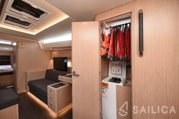 Bavaria C50 Style - 3 + 1 cab. - Yacht Charter Sailica