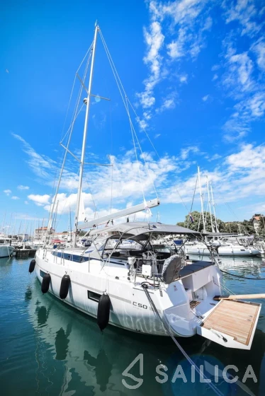 Bavaria C50 Style - 3 + 1 cab. - Yacht Charter Sailica