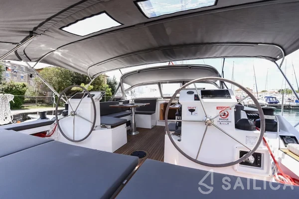 Bavaria C50 Style - 3 + 1 cab. - Yacht Charter Sailica
