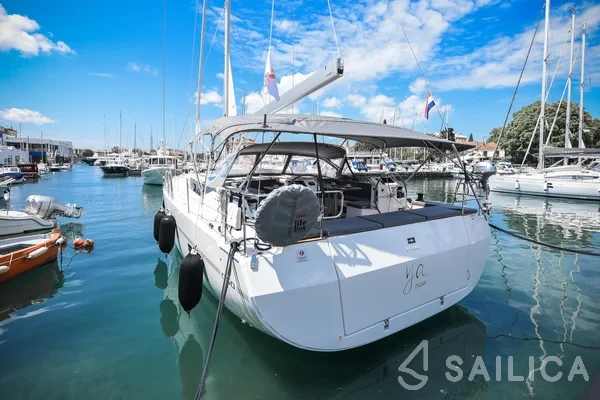 Bavaria C50 Style - 3 + 1 cab. - Yacht Charter Sailica