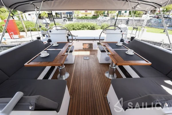 Bavaria C50 Style - 3 + 1 cab. - Yacht Charter Sailica