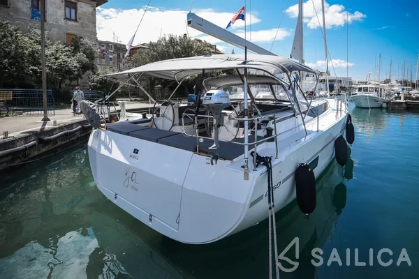Bavaria C50 Style - 3 + 1 cab. - Yacht Charter Sailica