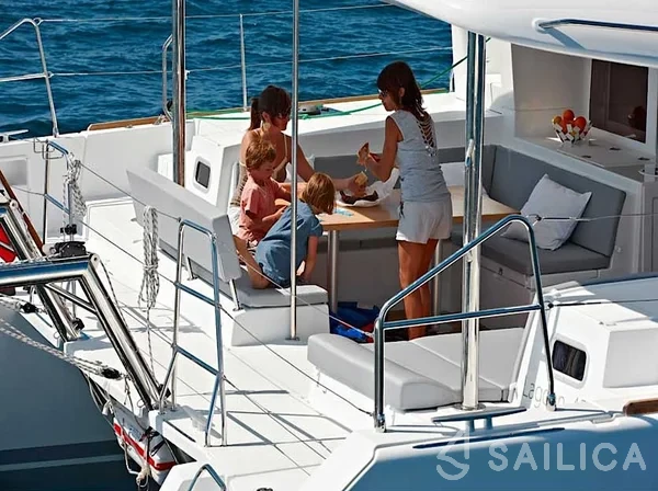 Lagoon 450  Flybridge - Yacht Charter Sailica