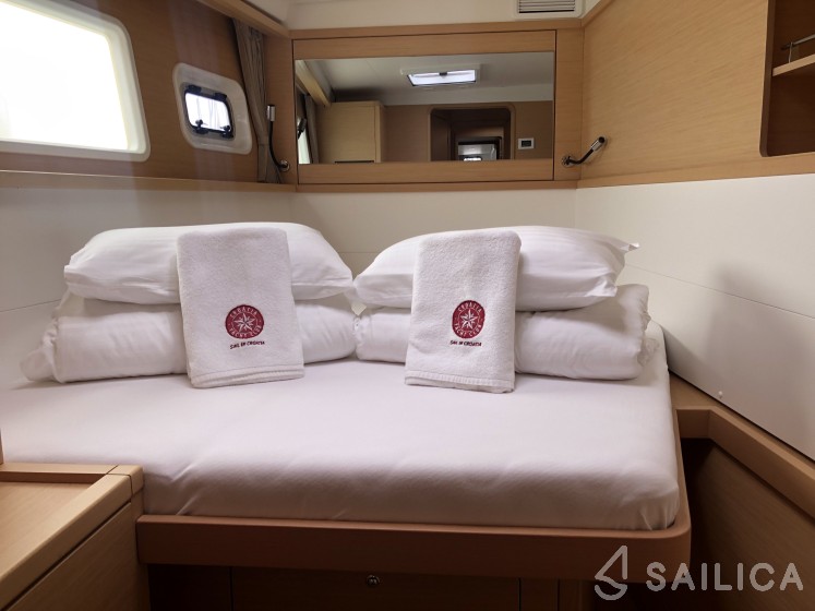 Lagoon 450  Flybridge - Yacht Charter Sailica