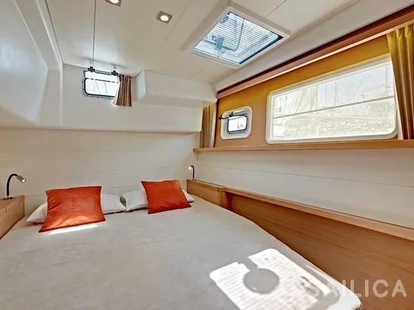 Lagoon 450  Flybridge - Yacht Charter Sailica