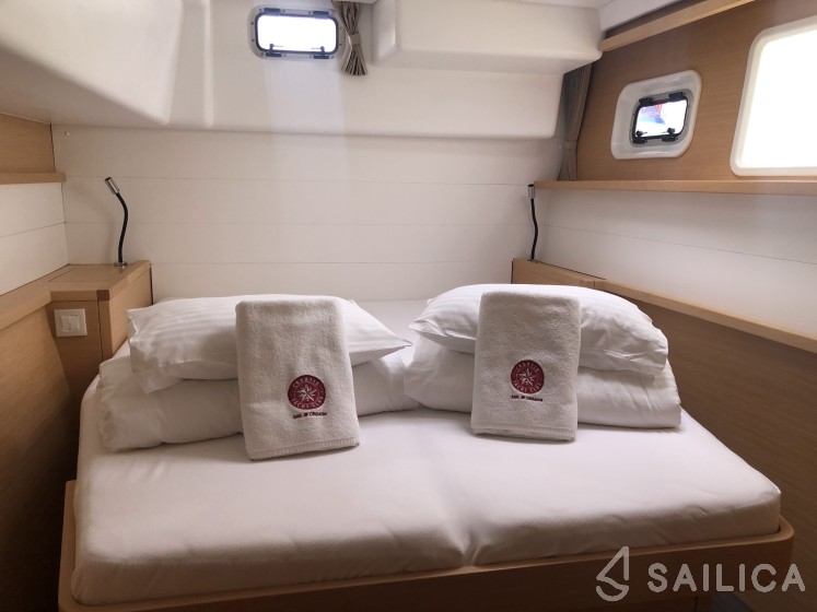 Lagoon 450  Flybridge - Yacht Charter Sailica