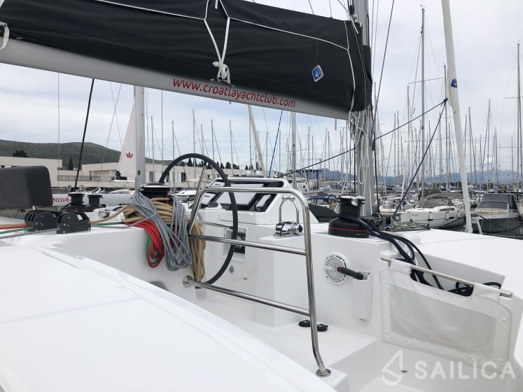 Lagoon 450  Flybridge - Yacht Charter Sailica