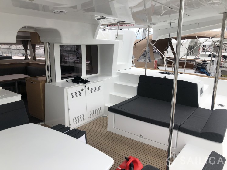 Lagoon 450  Flybridge - Yacht Charter Sailica