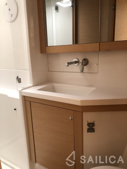 Lagoon 450  Flybridge - Yacht Charter Sailica