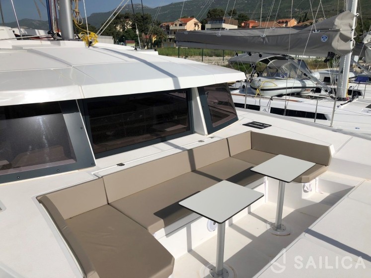 Bali 4.1 - Yacht Charter Sailica