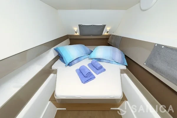 Bali 4.1 - Yacht Charter Sailica