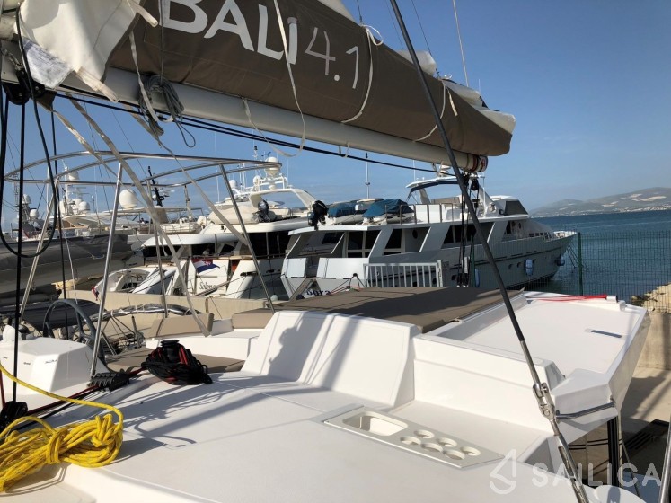 Bali 4.1 - Yacht Charter Sailica
