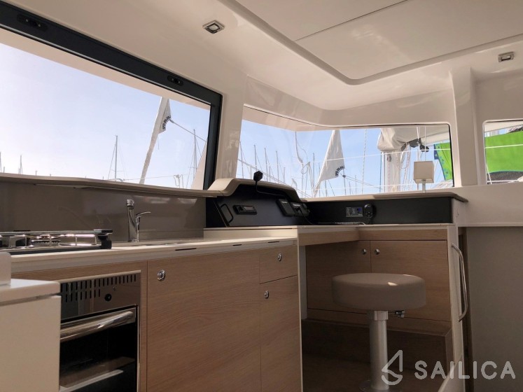 Bali 4.1 - Yacht Charter Sailica
