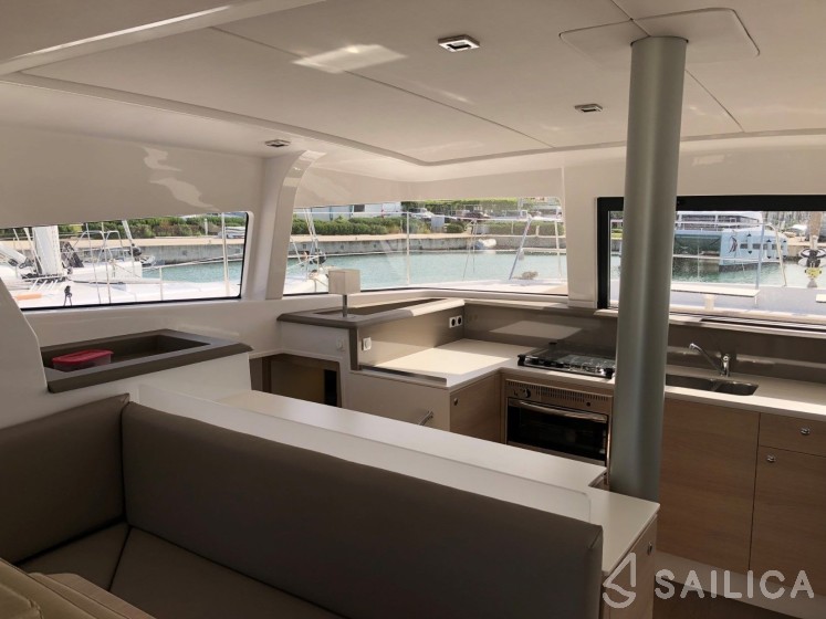 Bali 4.1 - Yacht Charter Sailica