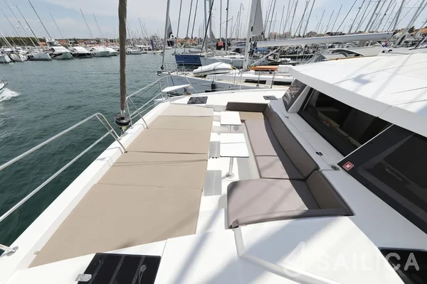 Bali 4.1 - Yacht Charter Sailica
