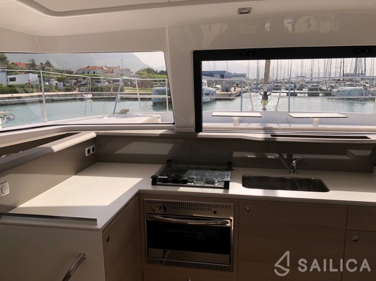 Bali 4.1 - Yacht Charter Sailica