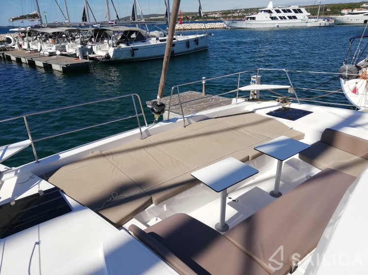 Bali 4.1 - Yacht Charter Sailica