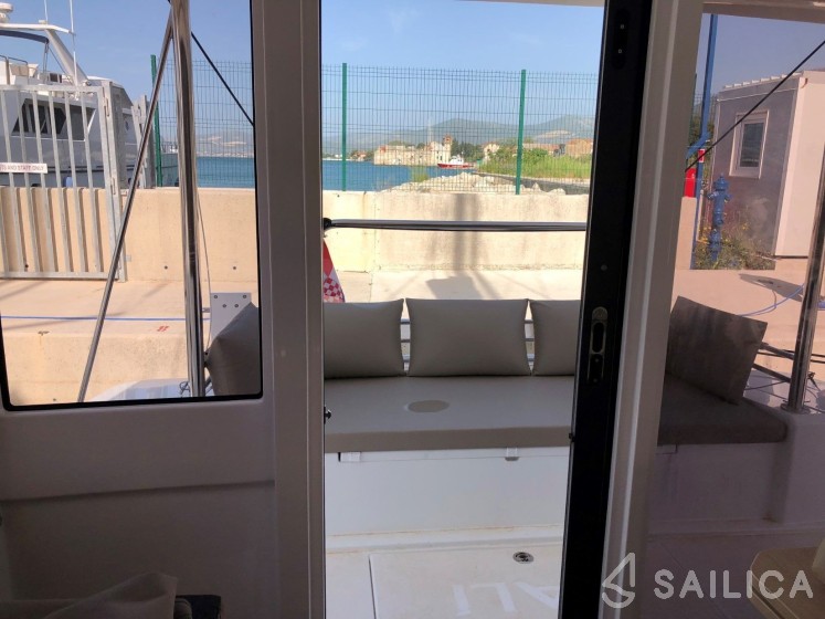 Bali 4.1 - Yacht Charter Sailica