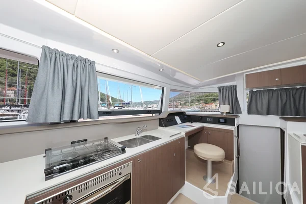 Bali 4.1 - Yacht Charter Sailica