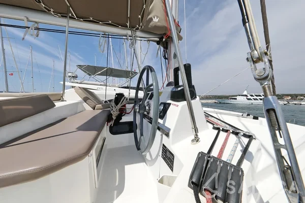 Bali 4.1 - Yacht Charter Sailica