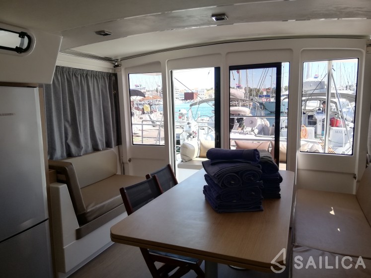 Bali 4.1 - Yacht Charter Sailica