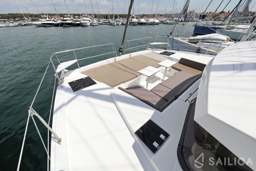Bali 4.1 - Yacht Charter Sailica