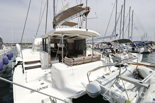 Bali 4.1 - Yacht Charter Sailica