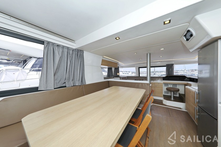 Bali 4.1 - Yacht Charter Sailica