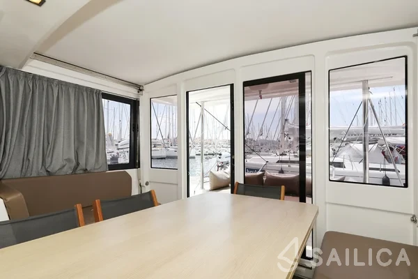 Bali 4.1 - Yacht Charter Sailica