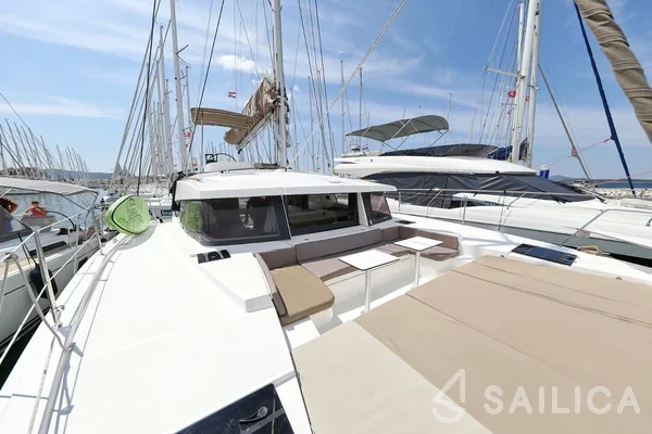 Bali 4.1 - Yacht Charter Sailica