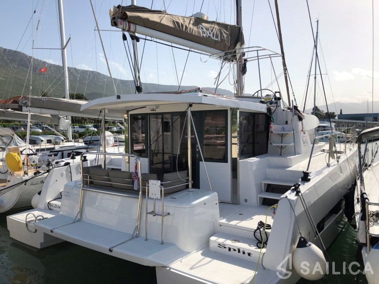 Bali 4.1 - Yacht Charter Sailica